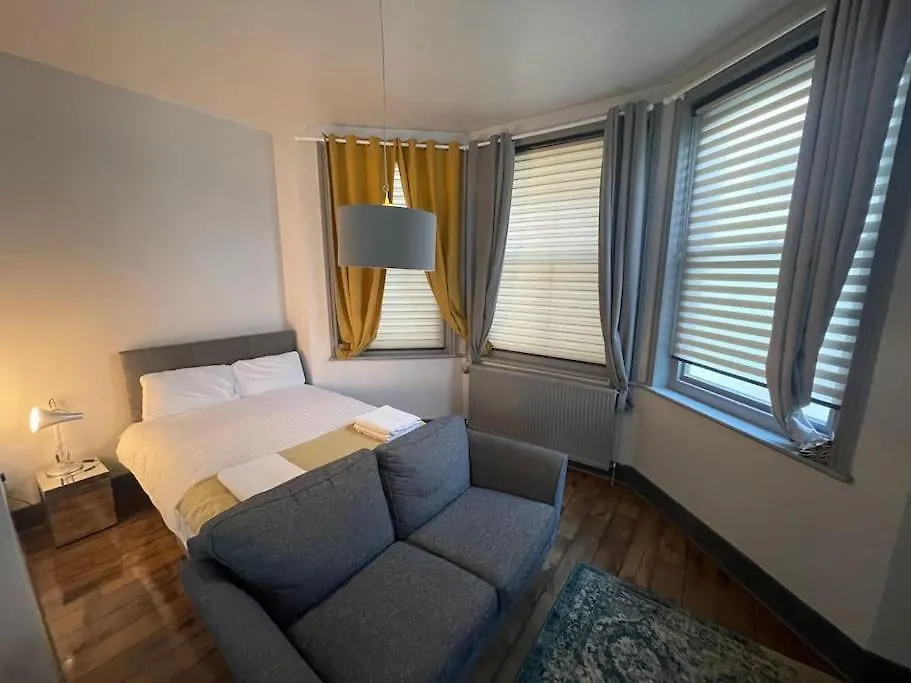 1 Large Comfy Garden Studio - Prime Location Hove